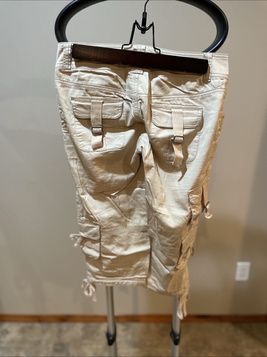 Guess Jeans Women's Beige Cargo Capri Pants - photo 2