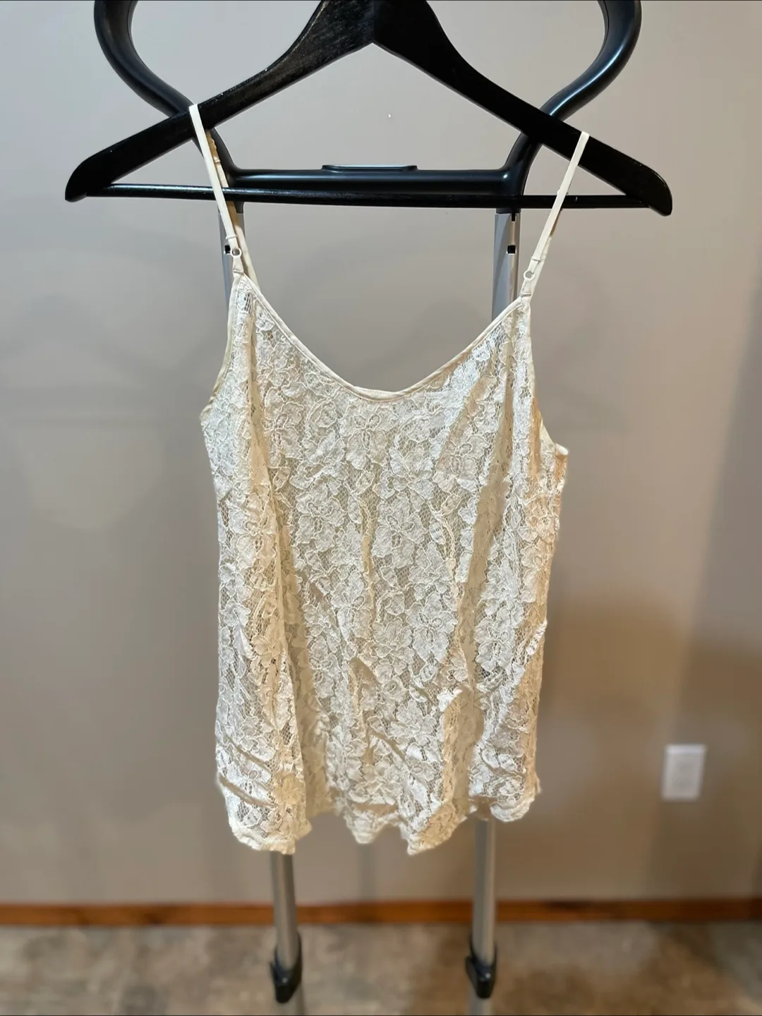 Under Wilfred Cream Lace Cami thumbnail