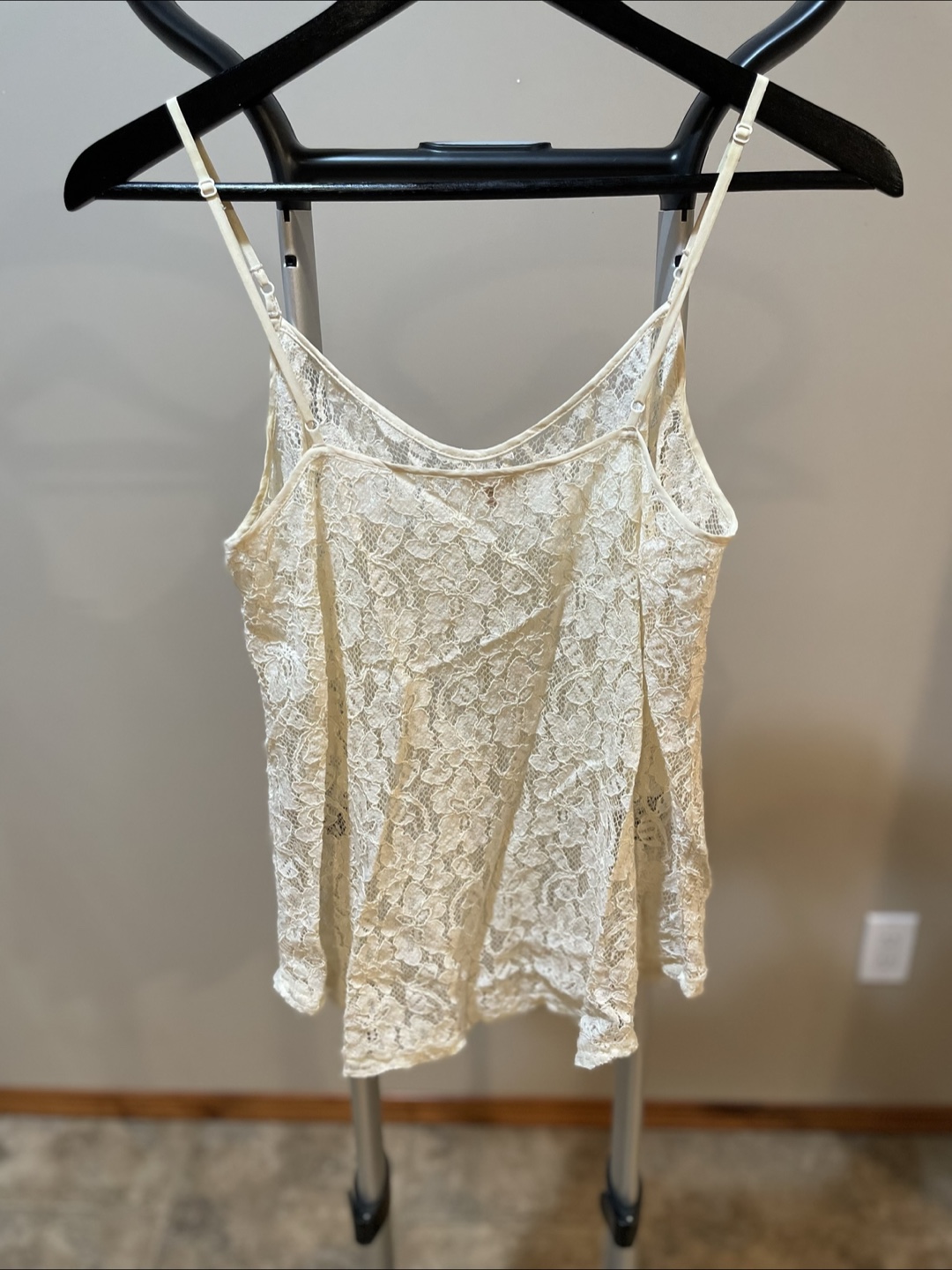 Under Wilfred Cream Lace Cami - photo 3