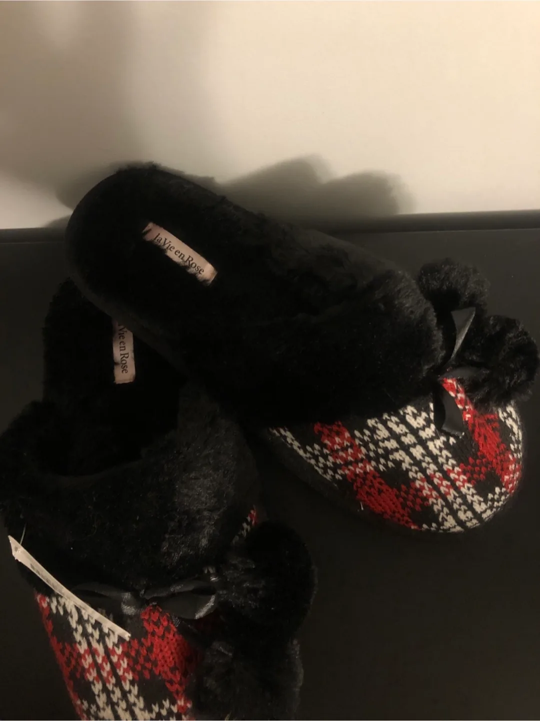 Women's Size Small La Vie Rose Cozy Slippers image indicator(2)