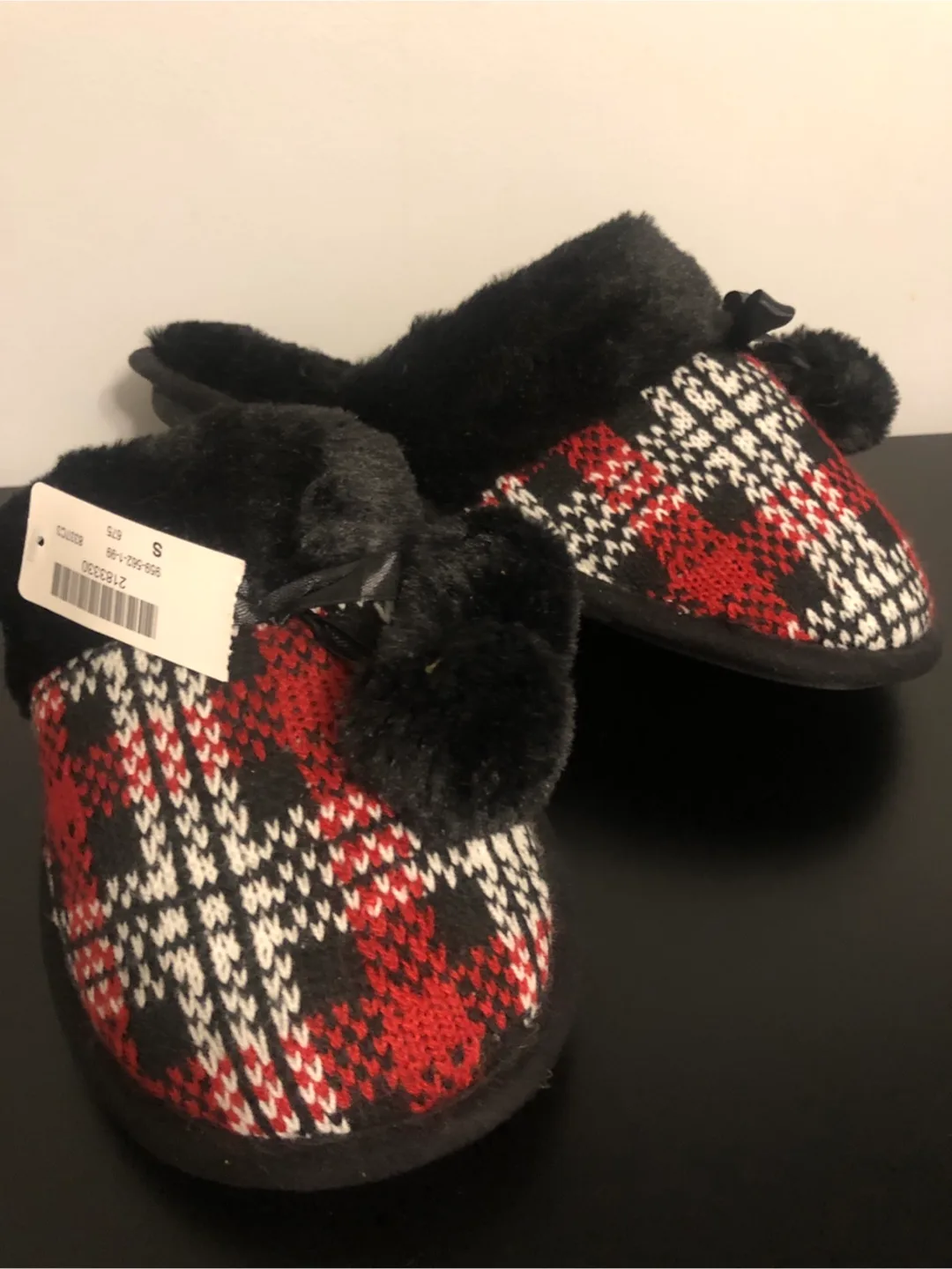 Women's Size Small La Vie Rose Cozy Slippers thumbnail