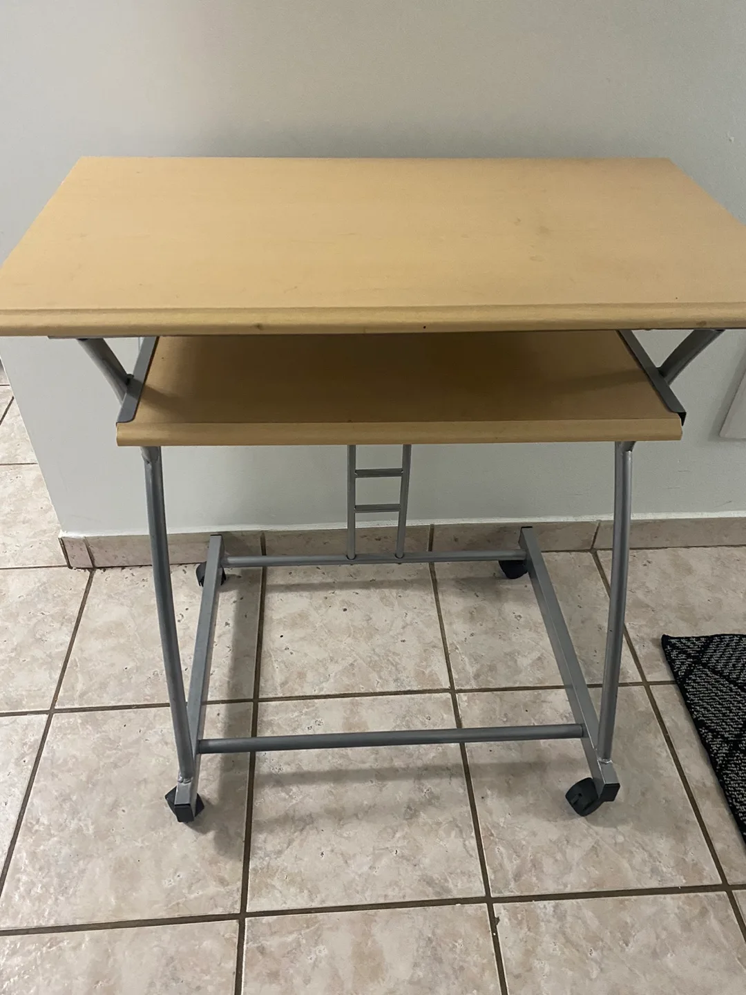 Small Computer Desk with Keyboard Tray image indicator(3)