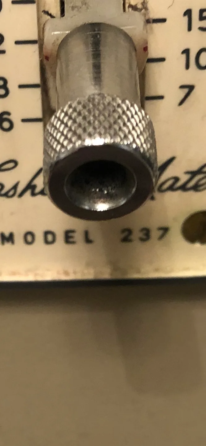 Vintage Singer Featherweight 237 Sewing Machine image indicator(3)