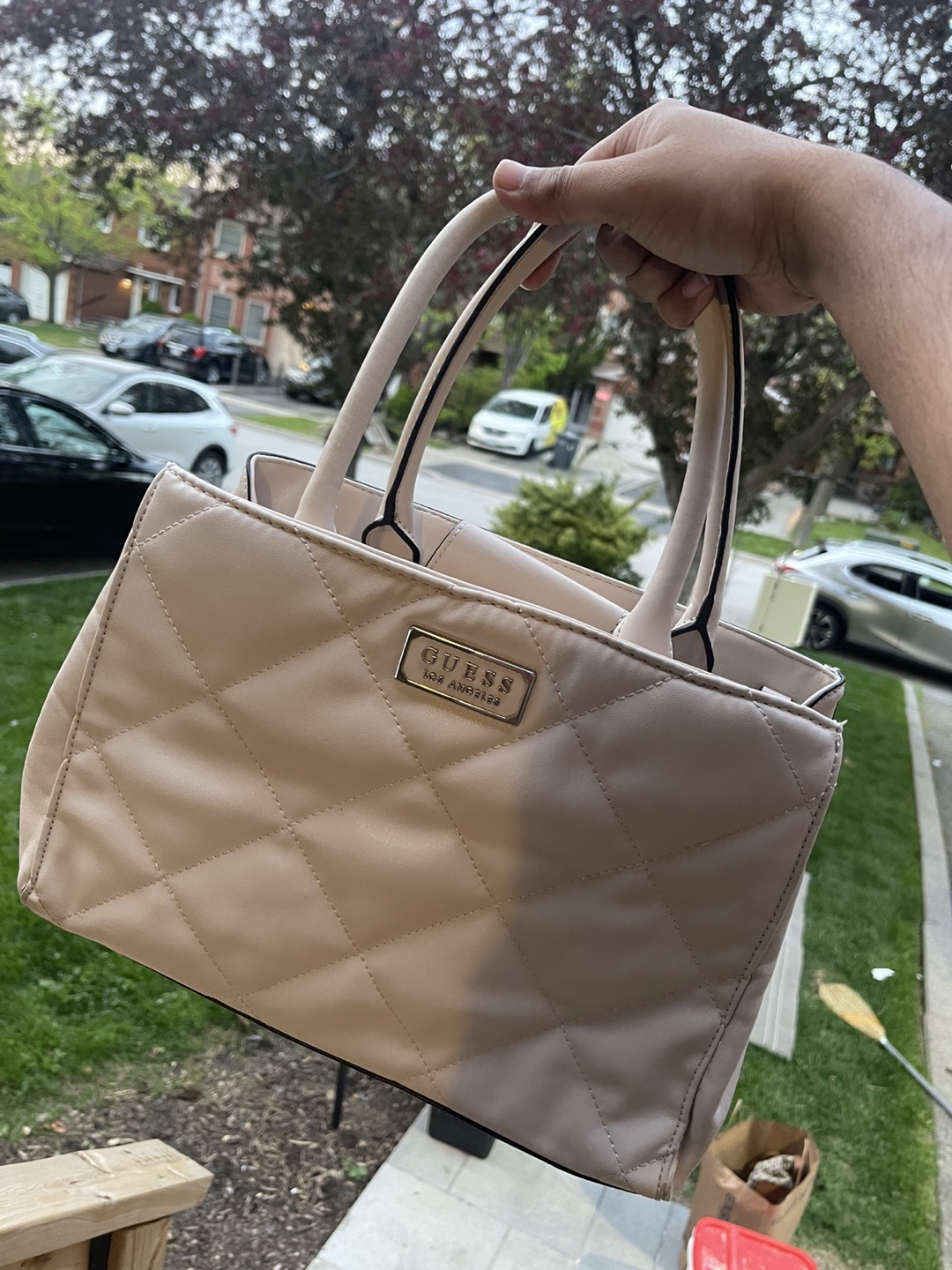 Guess Los Angeles Beige Quilted Handbag - photo 4