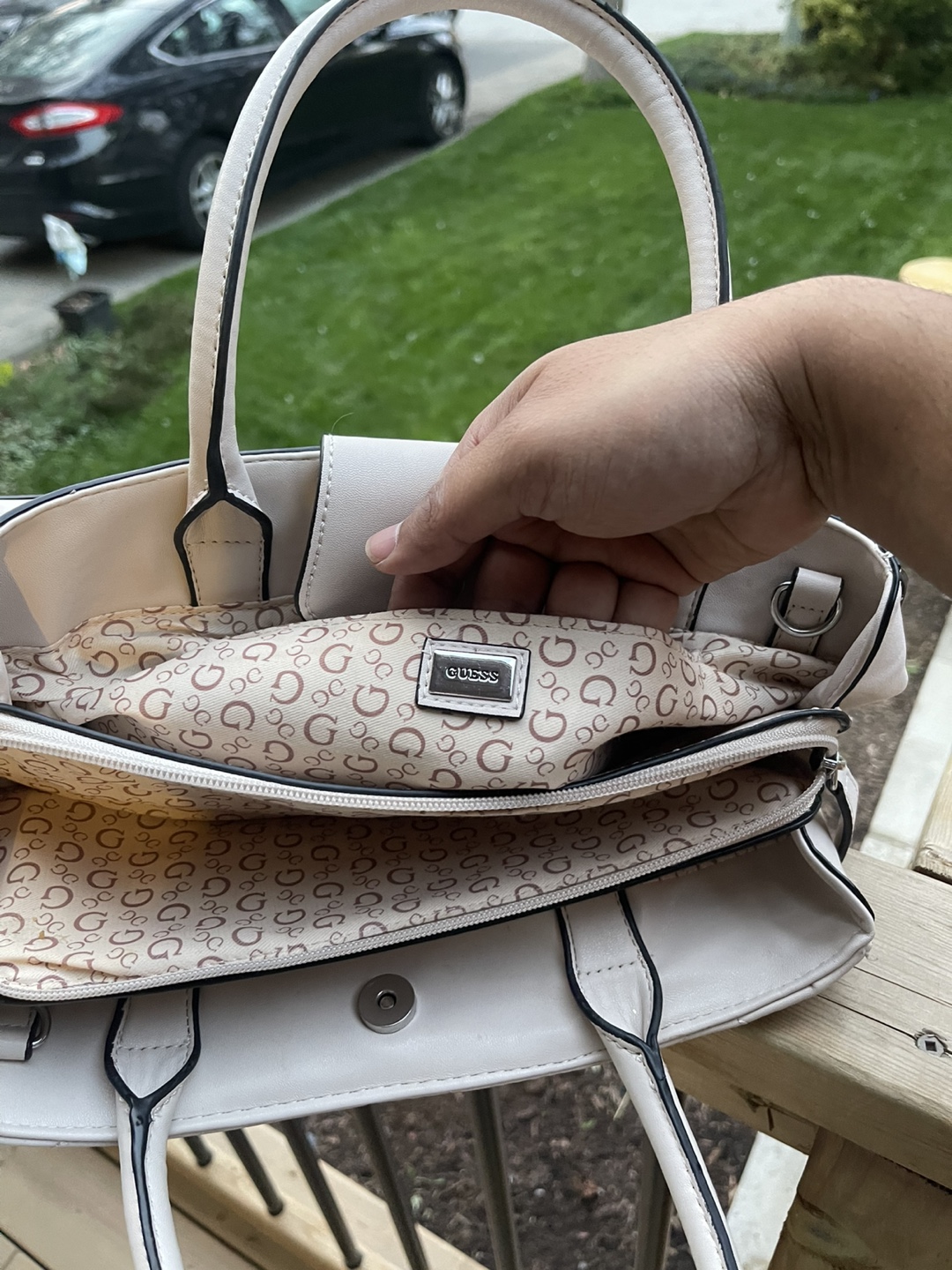 Guess Los Angeles Beige Quilted Handbag - photo 3