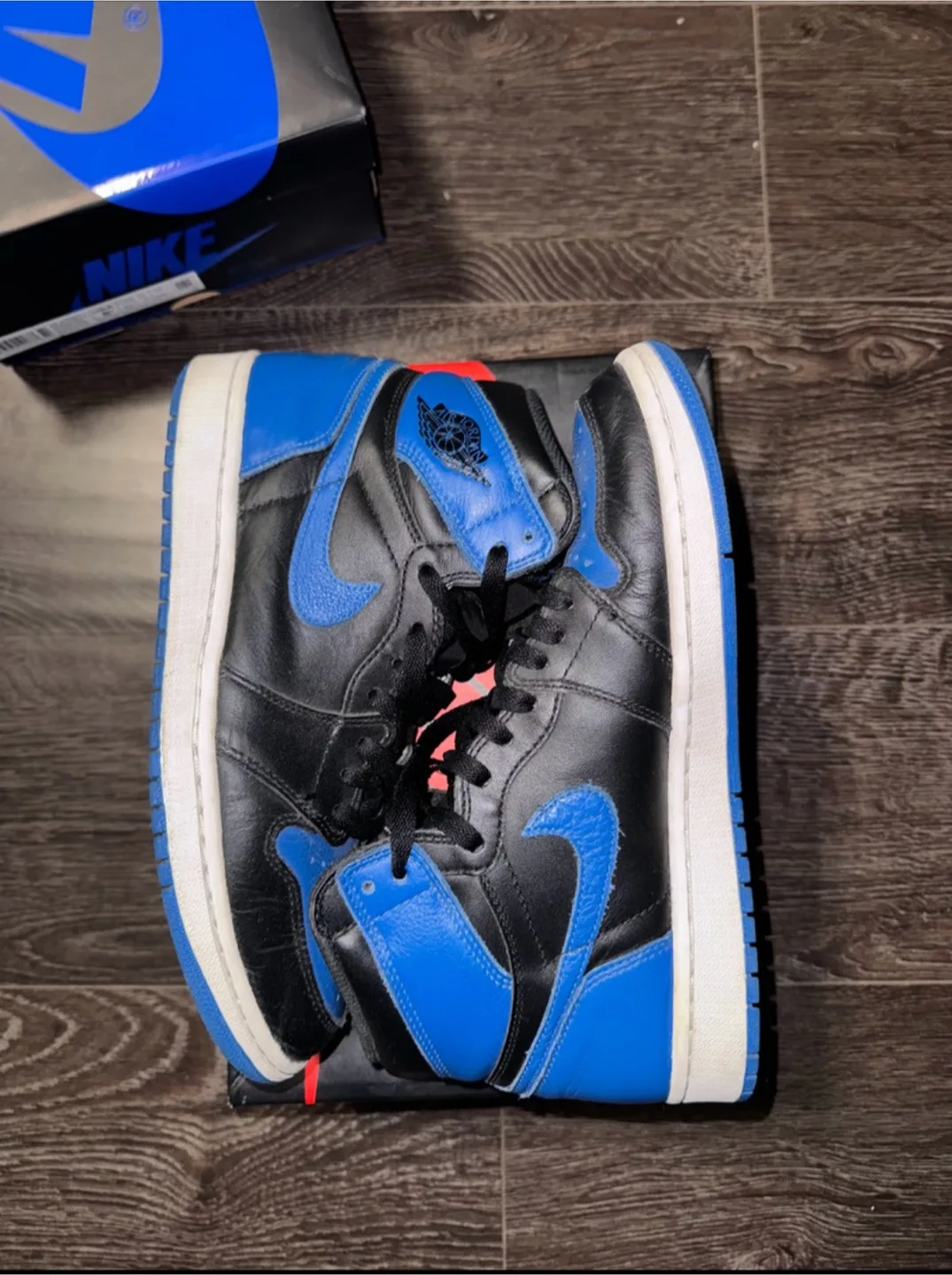 Air Jordan 1 Royal 2017 thumbnail
