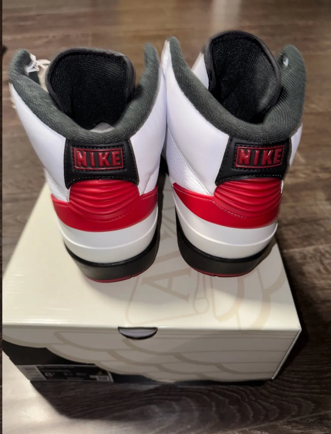 Air Jordan 2 Chicago image indicator(3)
