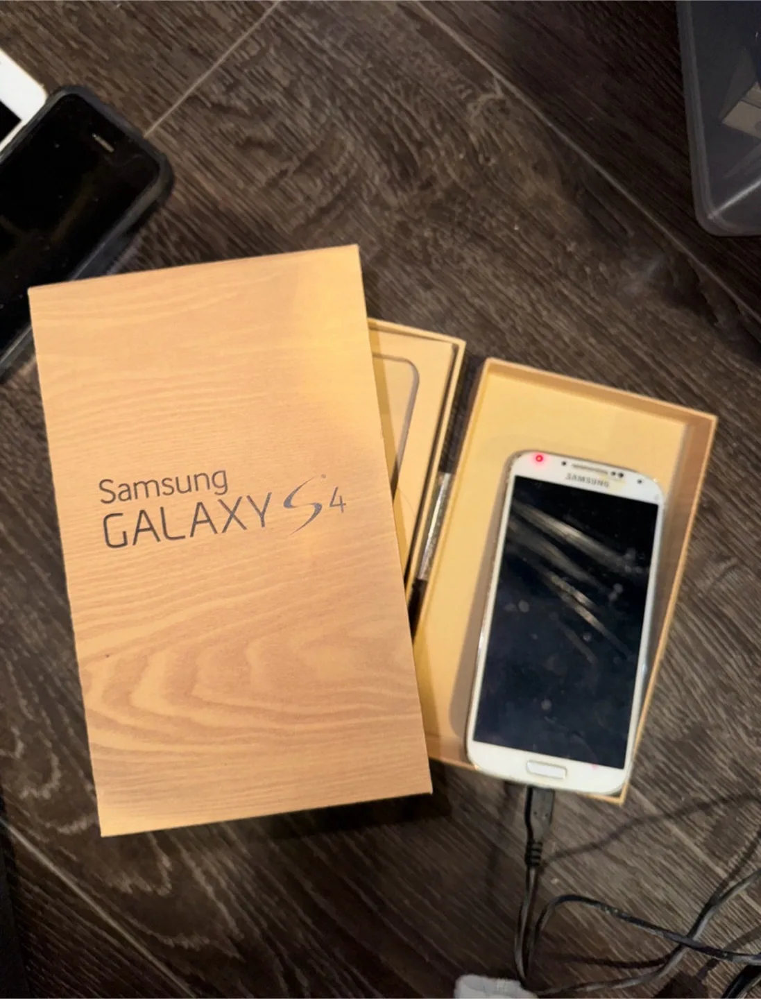 Samsung Galaxy S4 in Box thumbnail