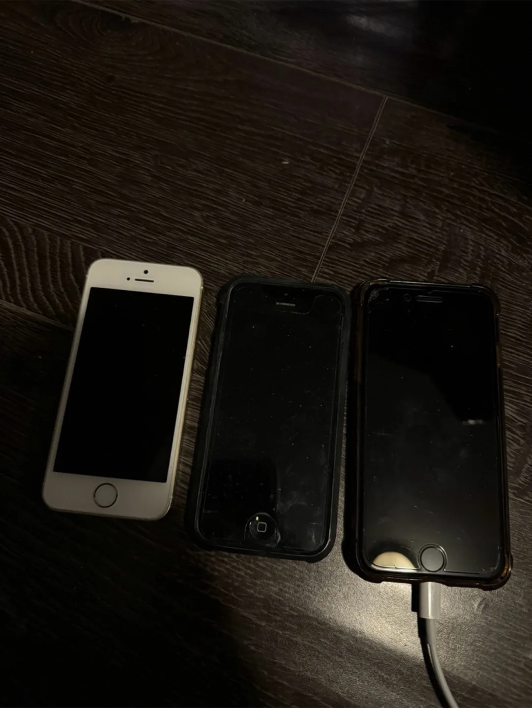 Three iPhones for sale thumbnail