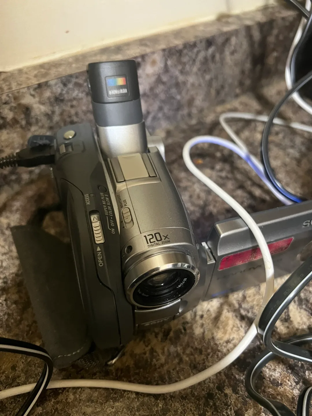 Sony Handycam Camcorder with Carl Zeiss Lens - 120x Optical Zoom image indicator(4)