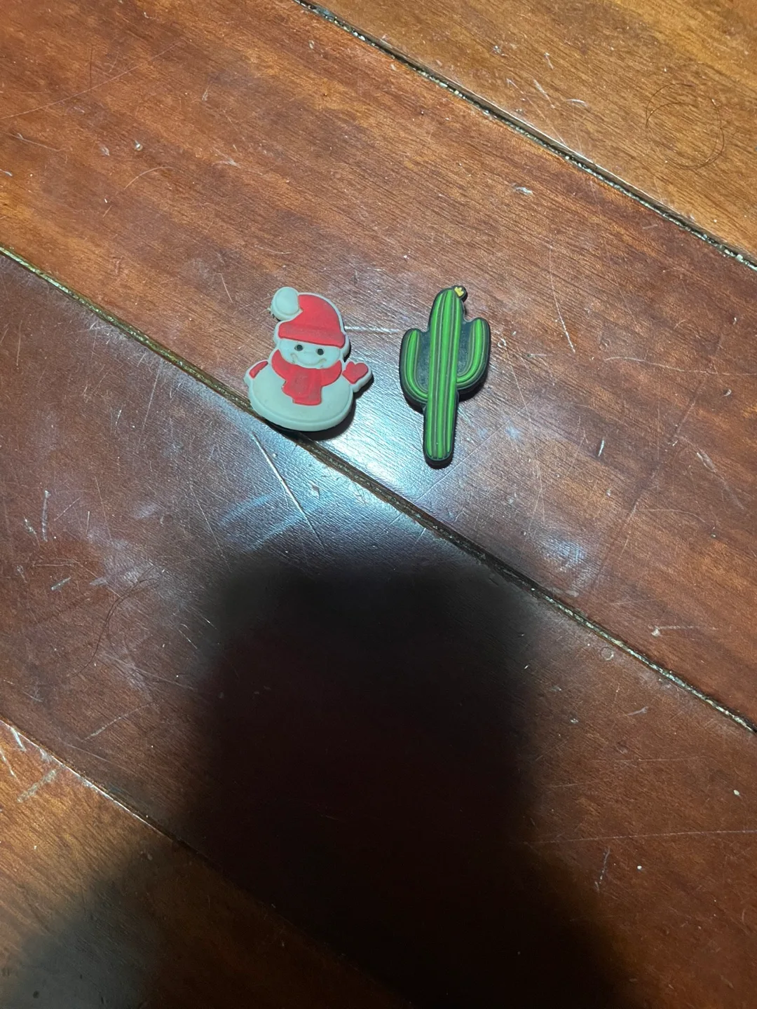 2 Jibbitz charms: Snowman and Cactus thumbnail