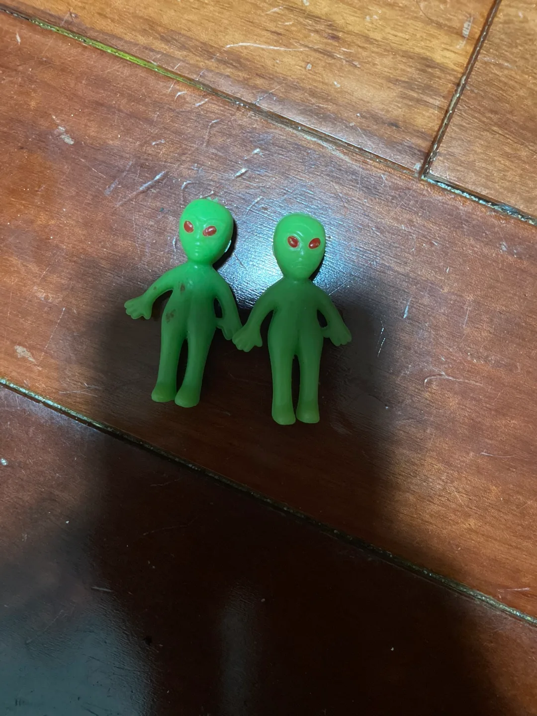 Pair of Alien Figurine Toys thumbnail