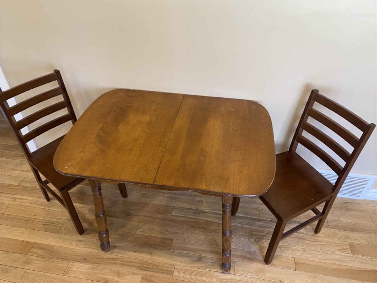 Vintage Solid Wood Dining Table with 2 Chairs (CAN DELIVER)