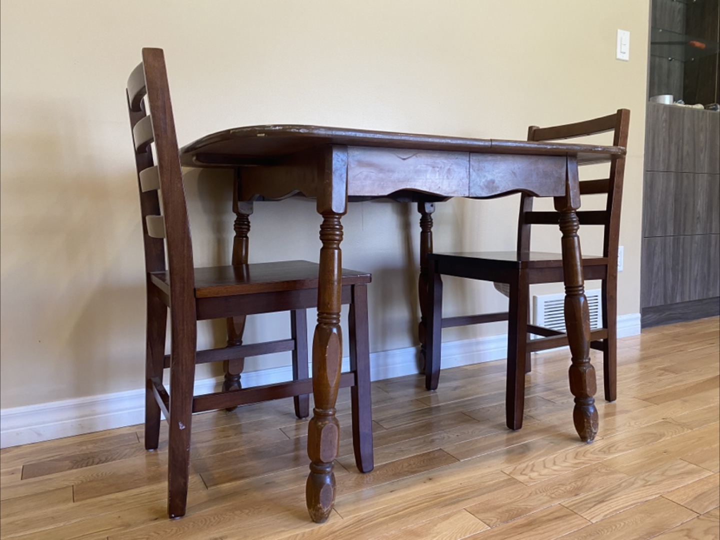 Vintage Solid Wood Dining Table with 2 Chairs (CAN DELIVER) - photo 5