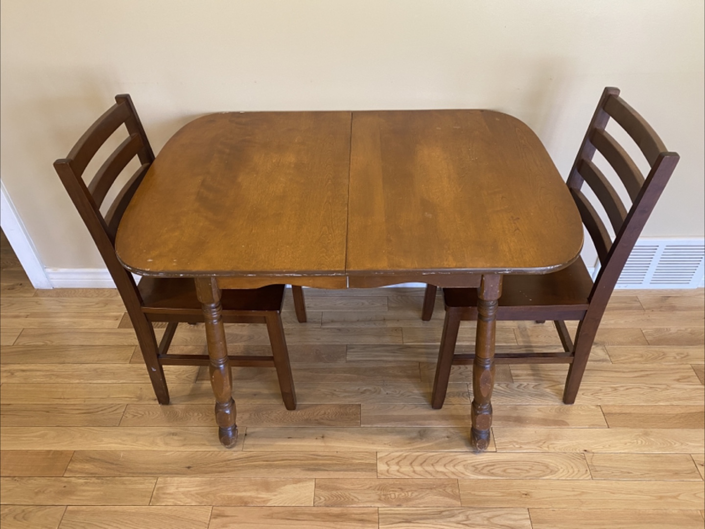 Vintage Solid Wood Dining Table with 2 Chairs (CAN DELIVER) - photo 4