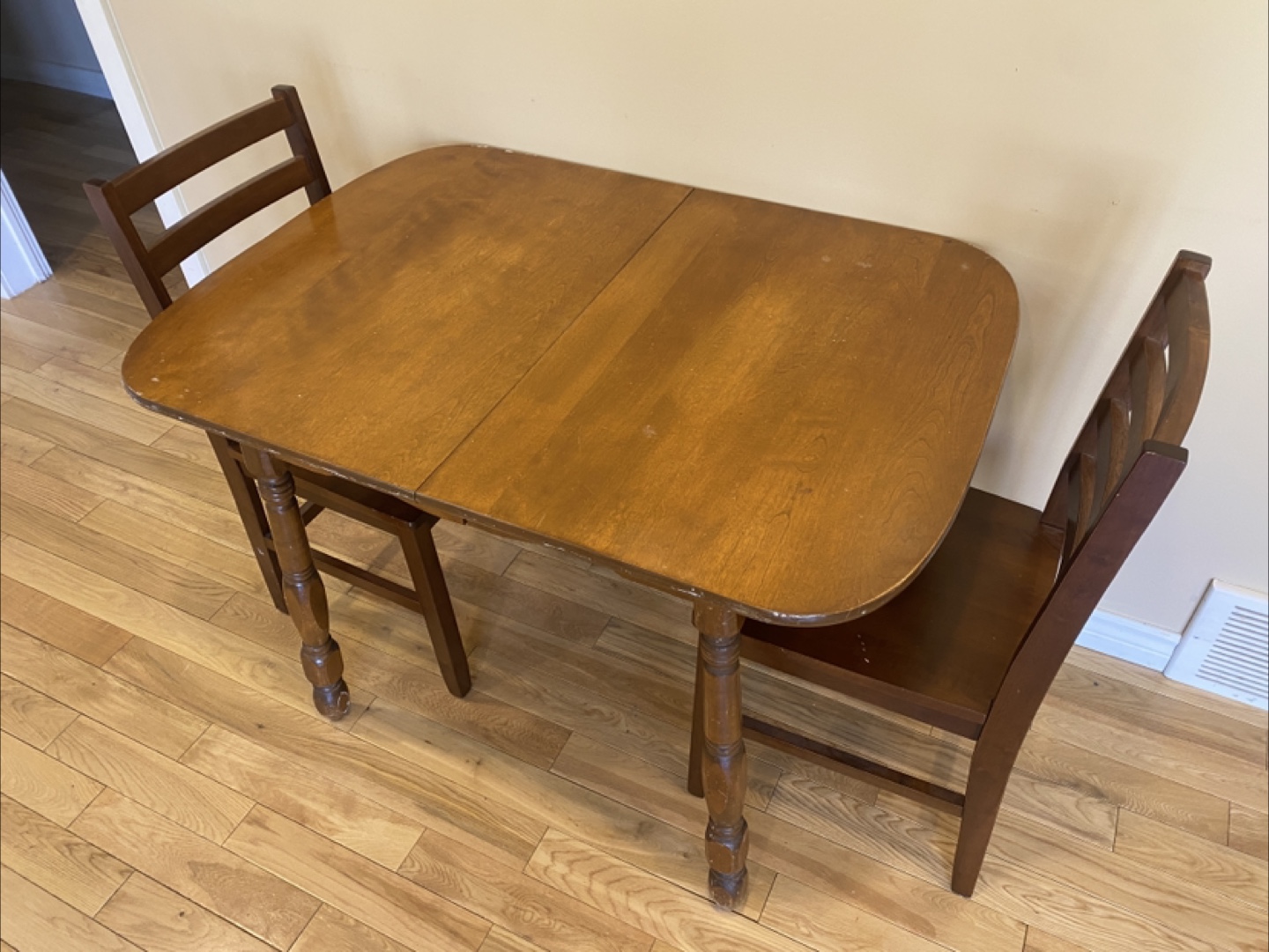 Vintage Solid Wood Dining Table with 2 Chairs (CAN DELIVER) - photo 3