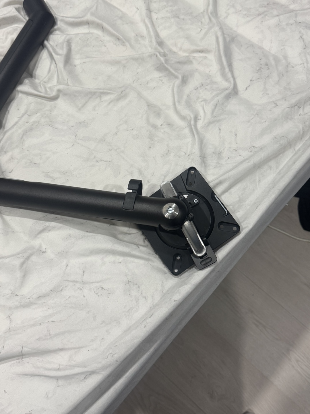 Herman miller Flo monitor arm