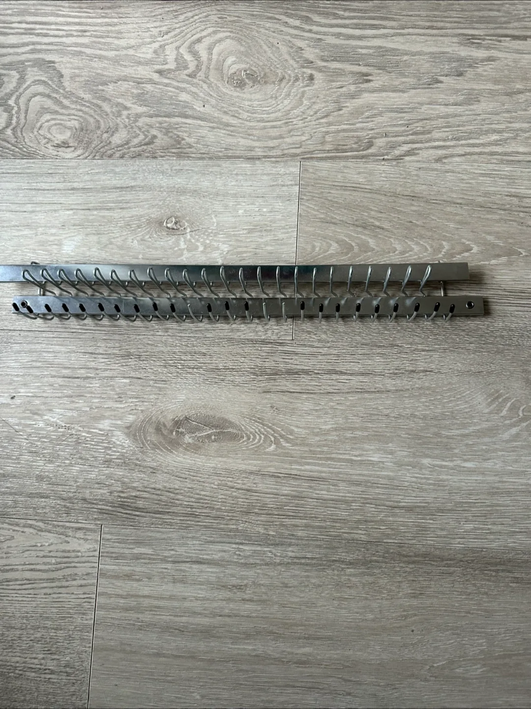 Metal tie rack, 24 hooks image indicator(2)