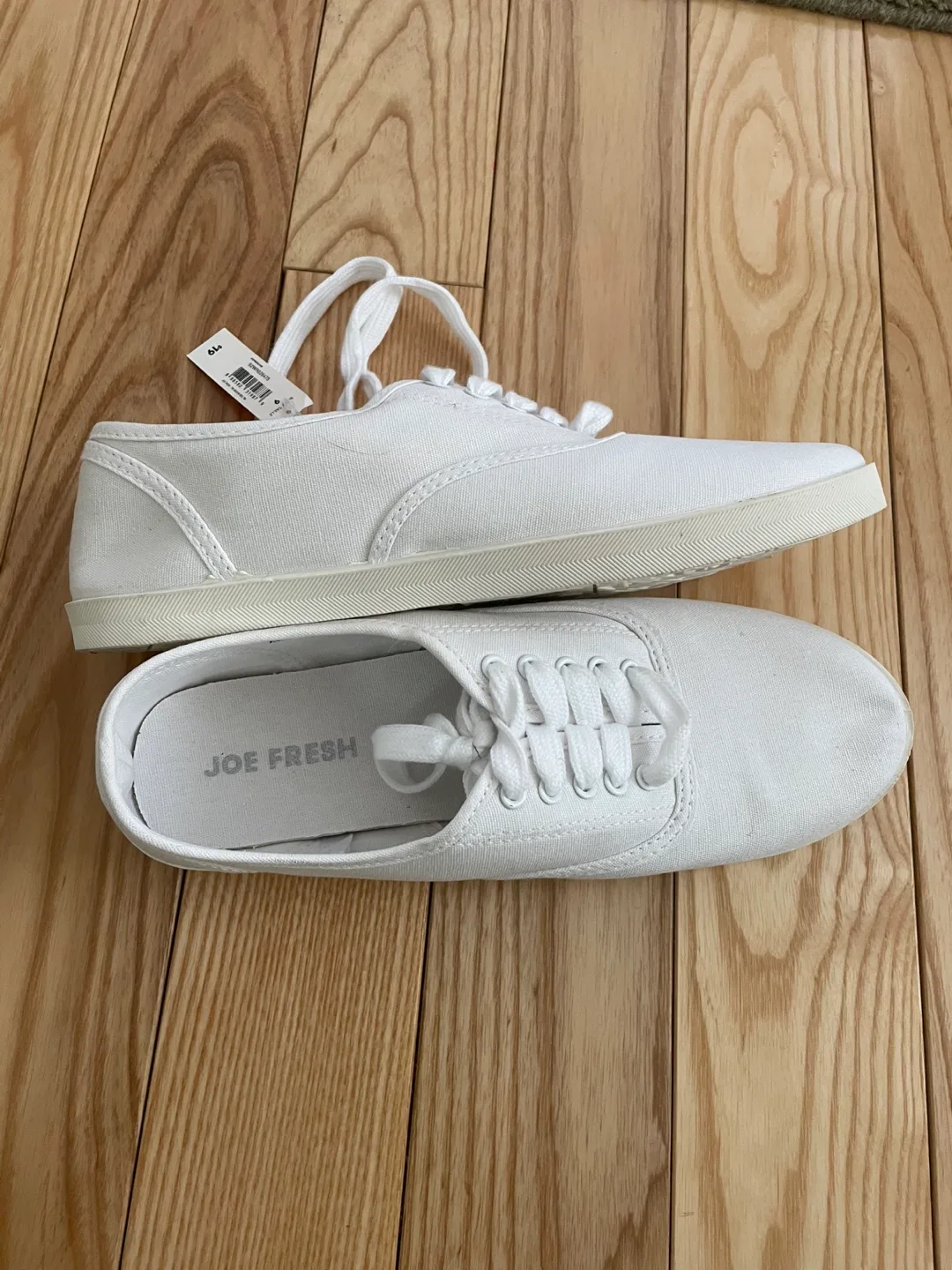 Women's White Canvas Sneakers - Size 9 thumbnail