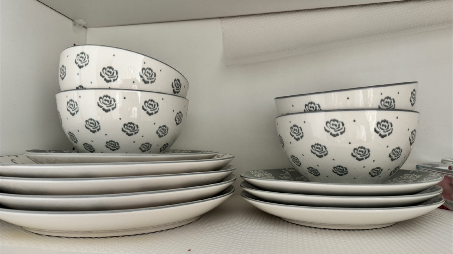 Grey and White Floral Dinnerware Set - photo 4