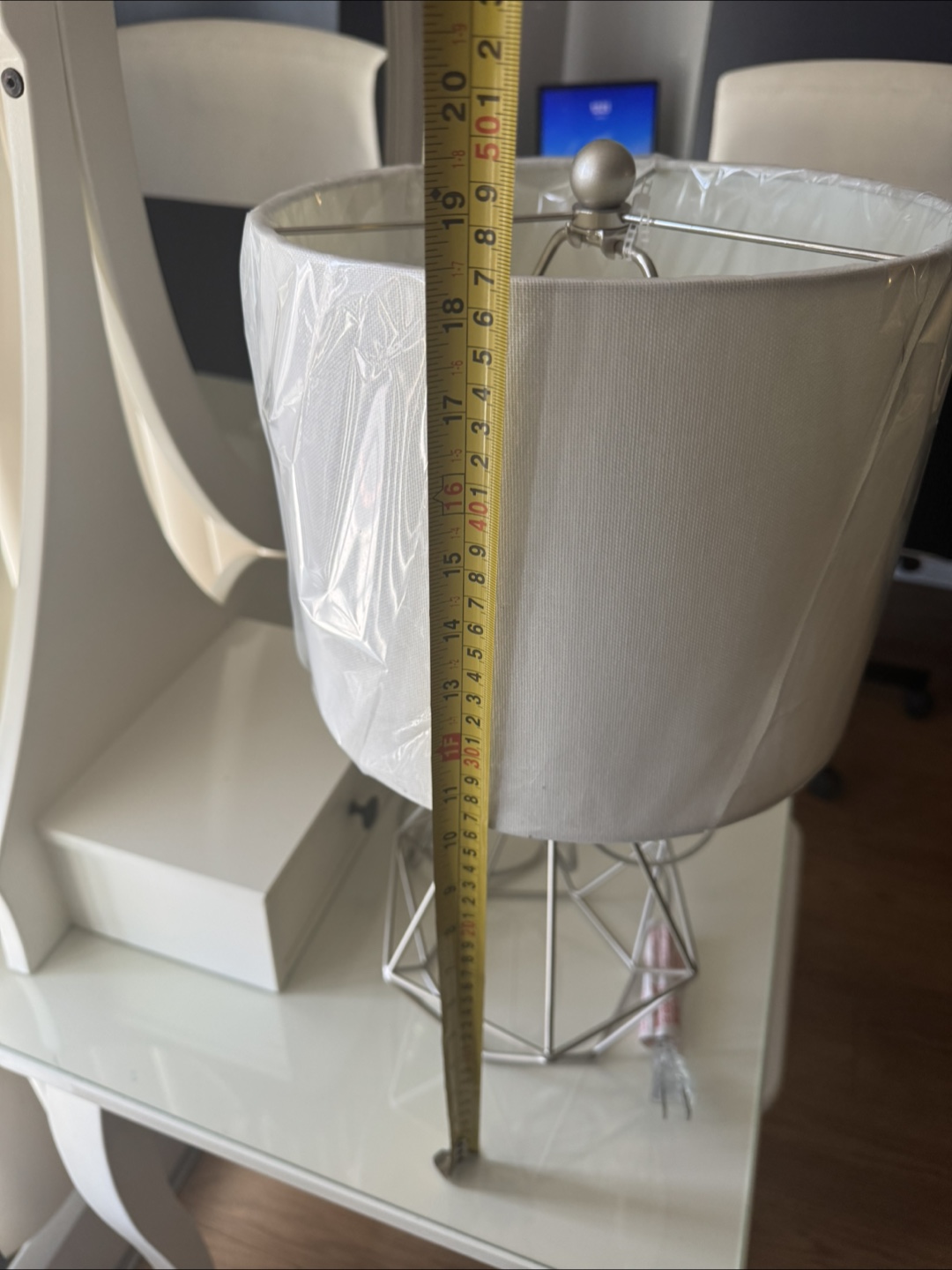 NEVER USED Geometric Metal Table Lamp with White Shade - photo 4