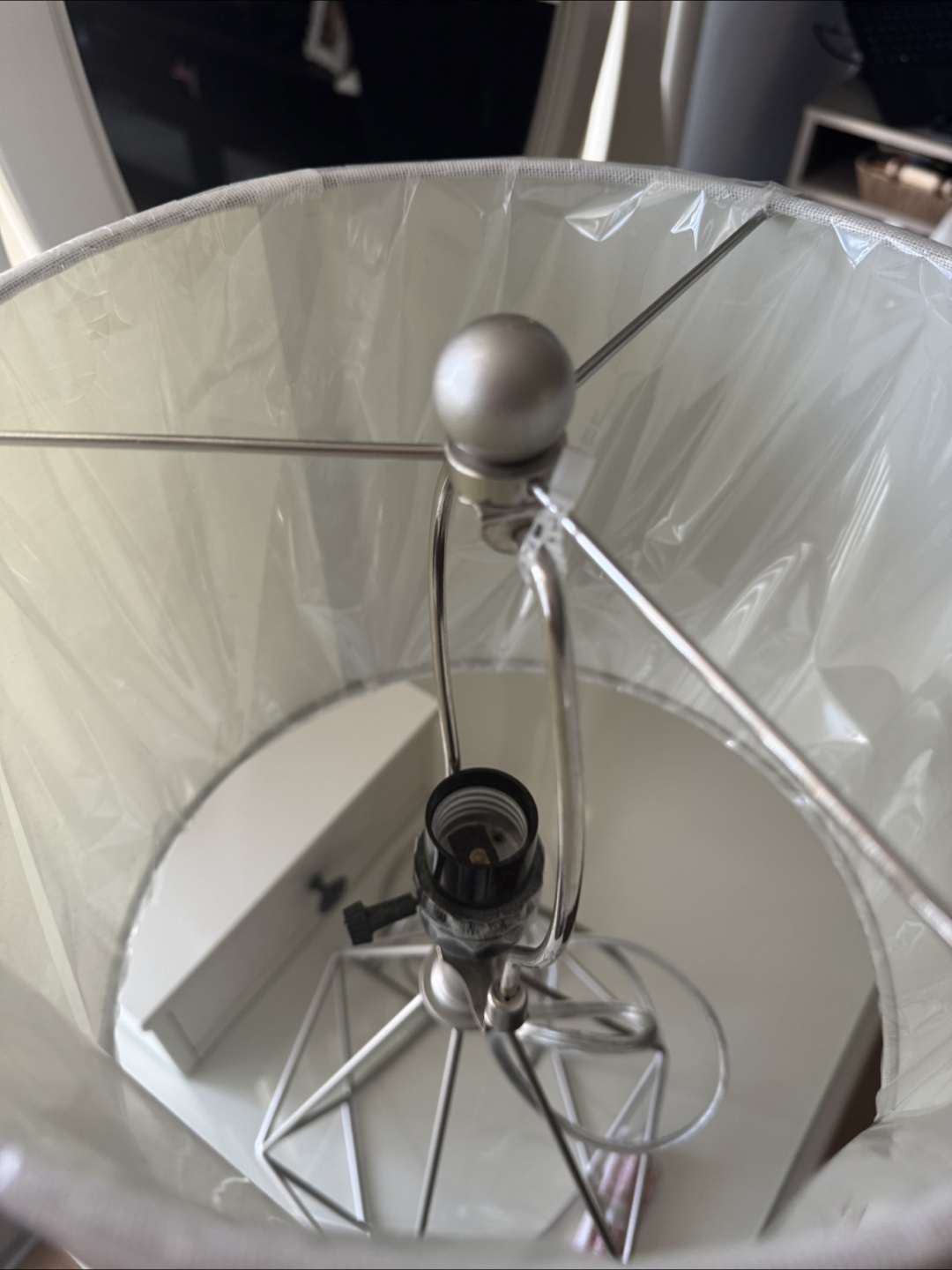 NEVER USED Geometric Metal Table Lamp with White Shade - photo 3
