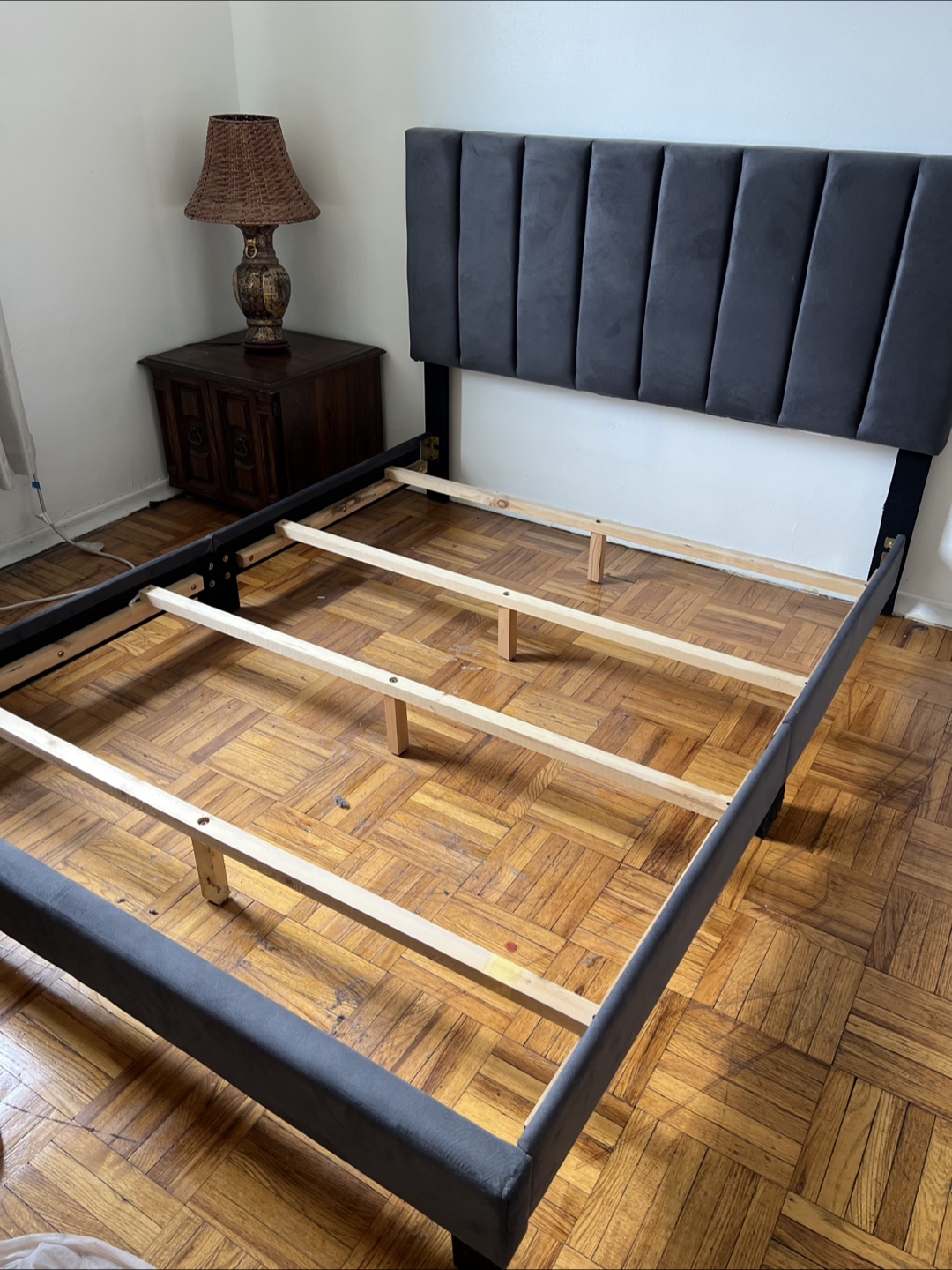 Queen-size upholstered bed frame - photo 5