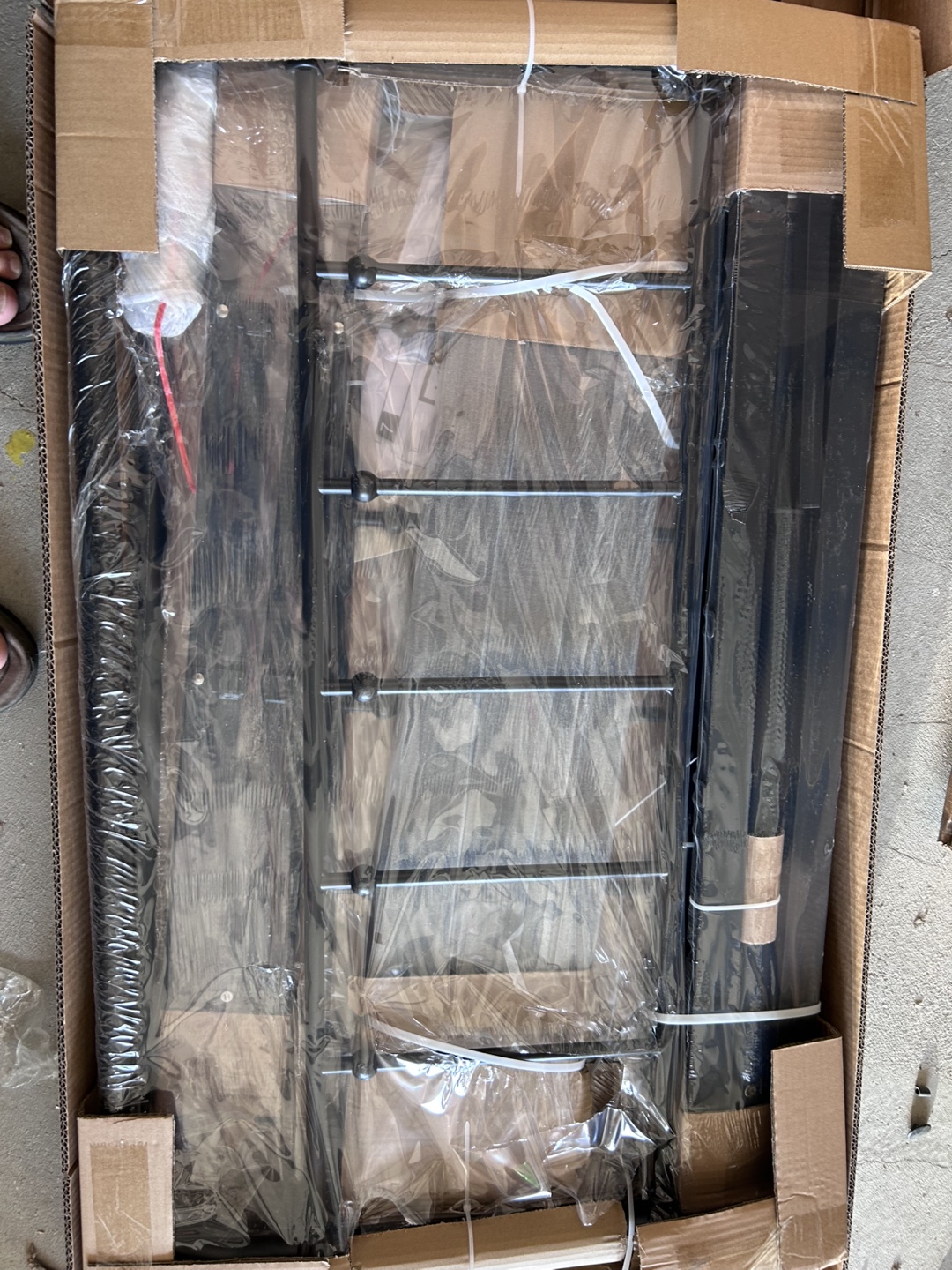 New in box! Metal twin-size bed frame - photo 3