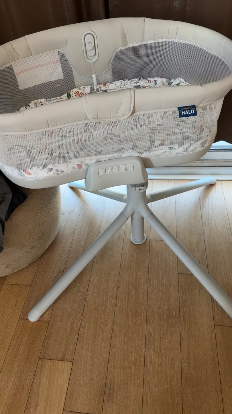 Bassinet, hands free bottle, cushion thumbnail