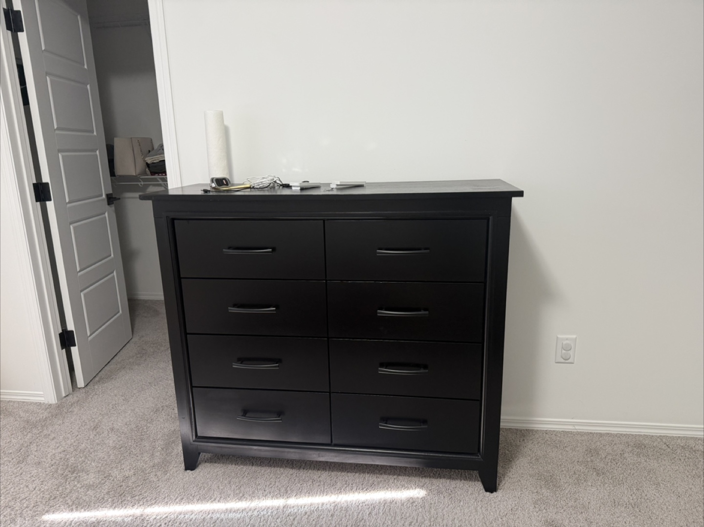 Black 8-Drawer Dresser