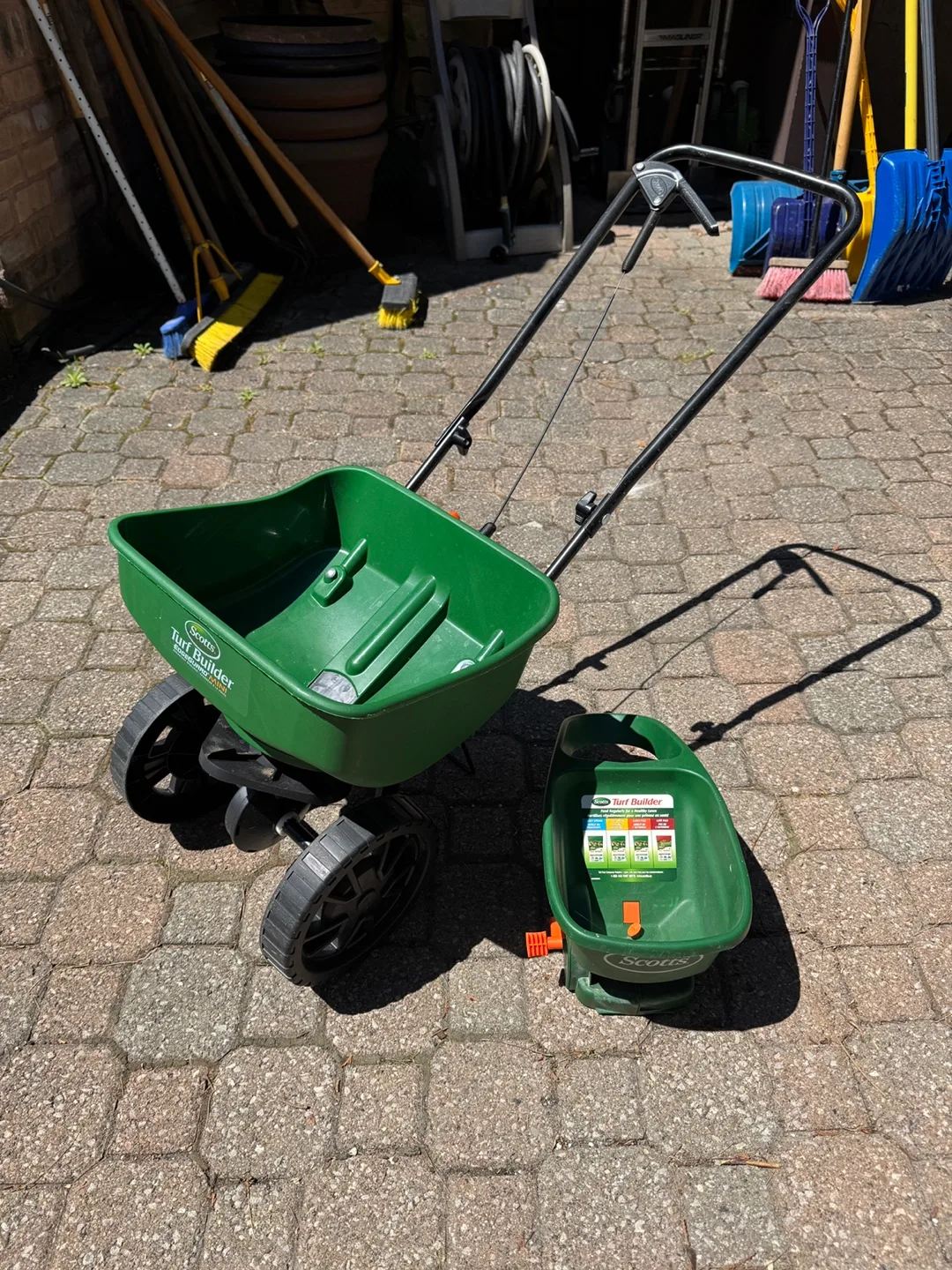 Scotts Turf Builder Spreader (Seed or Fertilizer) thumbnail