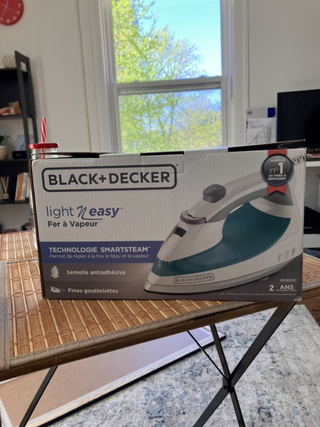 Black+Decker Light N Easy Steam Iron - IR0820C - photo 2