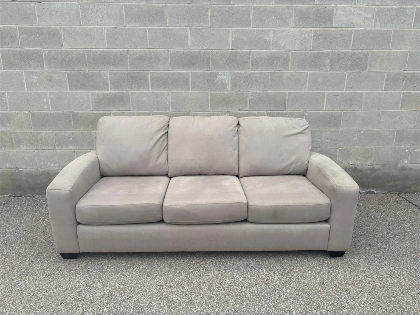 FREE DELIVERY✅ • MODERN 3 SEATER CREAM COUCH / SOFA • GREAT COND thumbnail