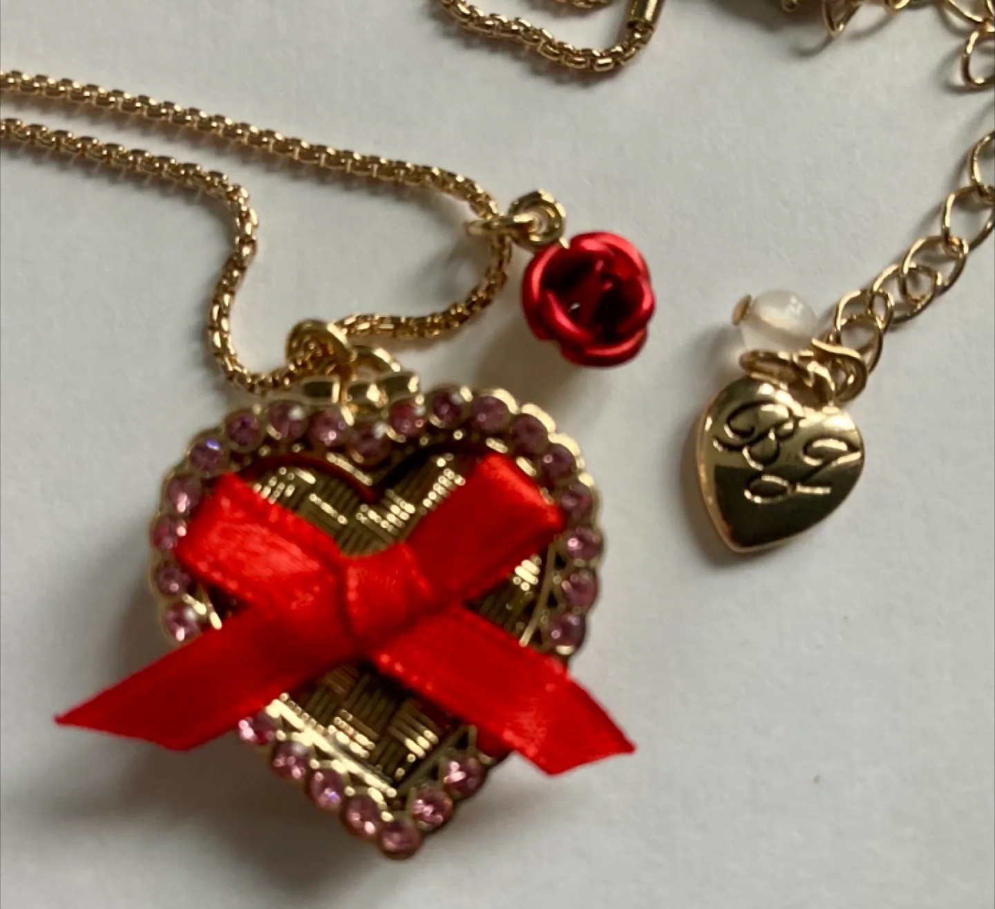BETSEY JOHNSON Romantic Candy Box Pendant Red Necklace Valentine image indicator(5)