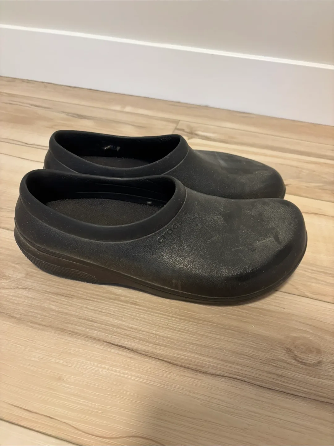 Crocs Men’s Size 11 Slip-on Black Shoes For Sale image indicator(2)