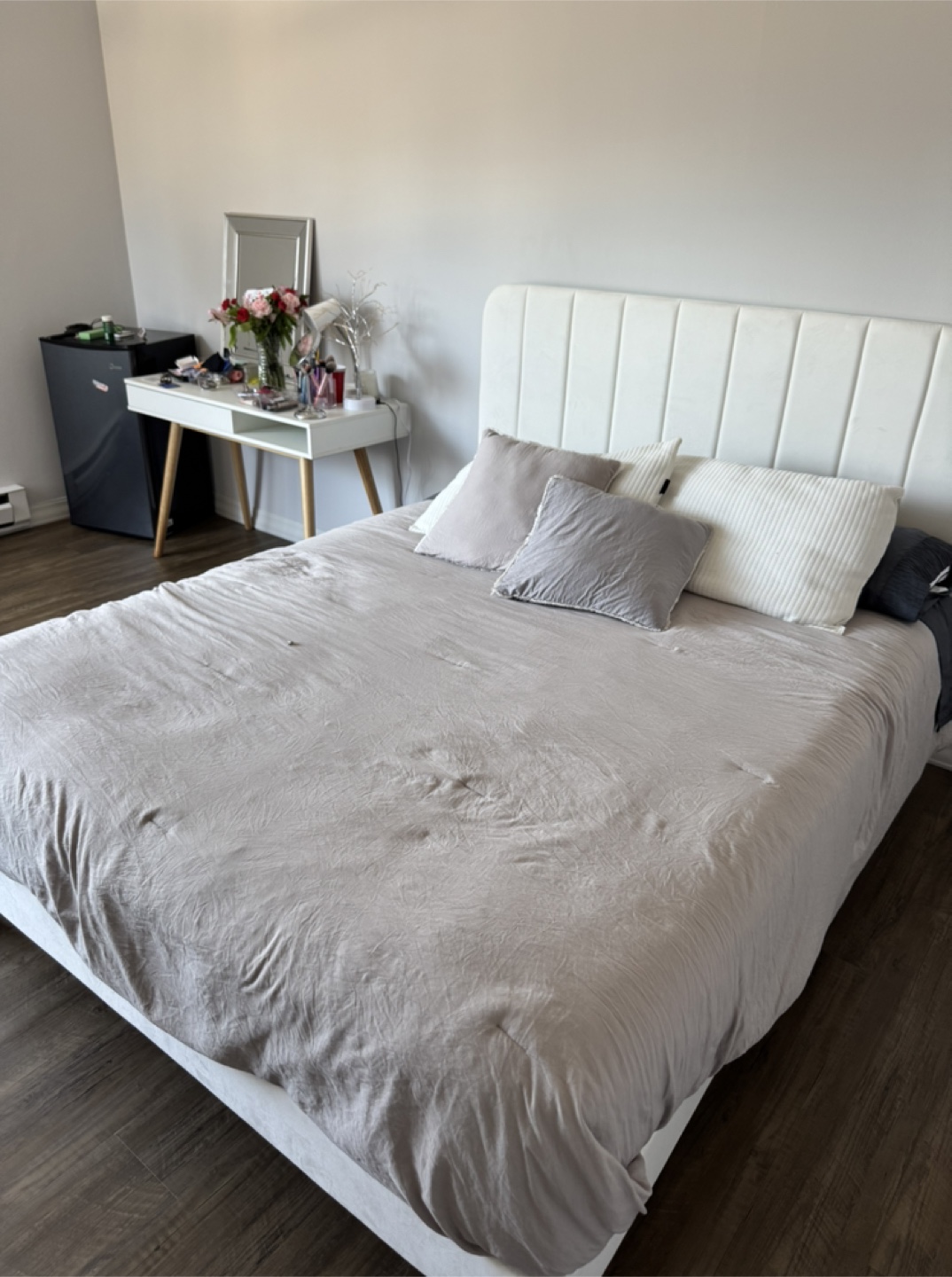 Queen Size Bed Frame with Upholstered Headboard - photo 3