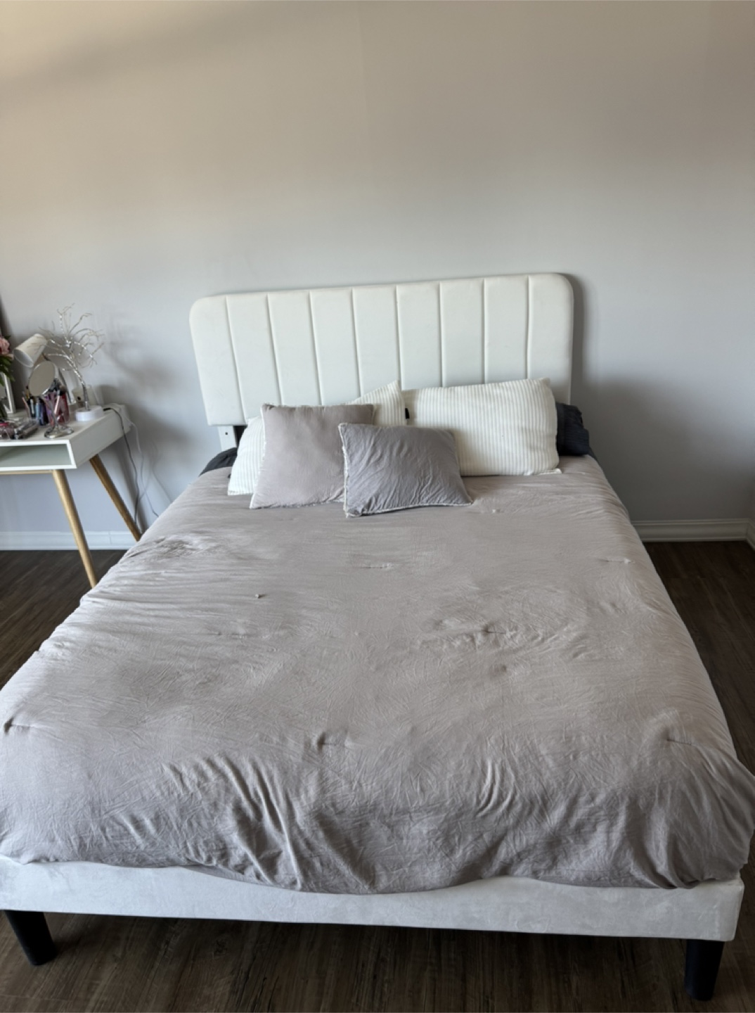 Queen Size Bed Frame with Upholstered Headboard - photo 4