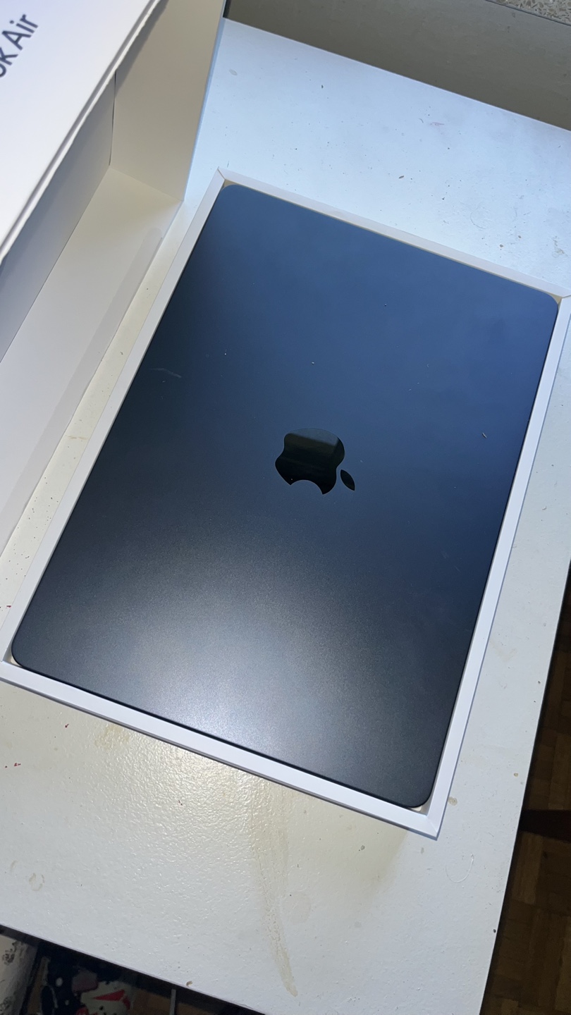 New MacBook Air 13-inch - Midnight - photo 2