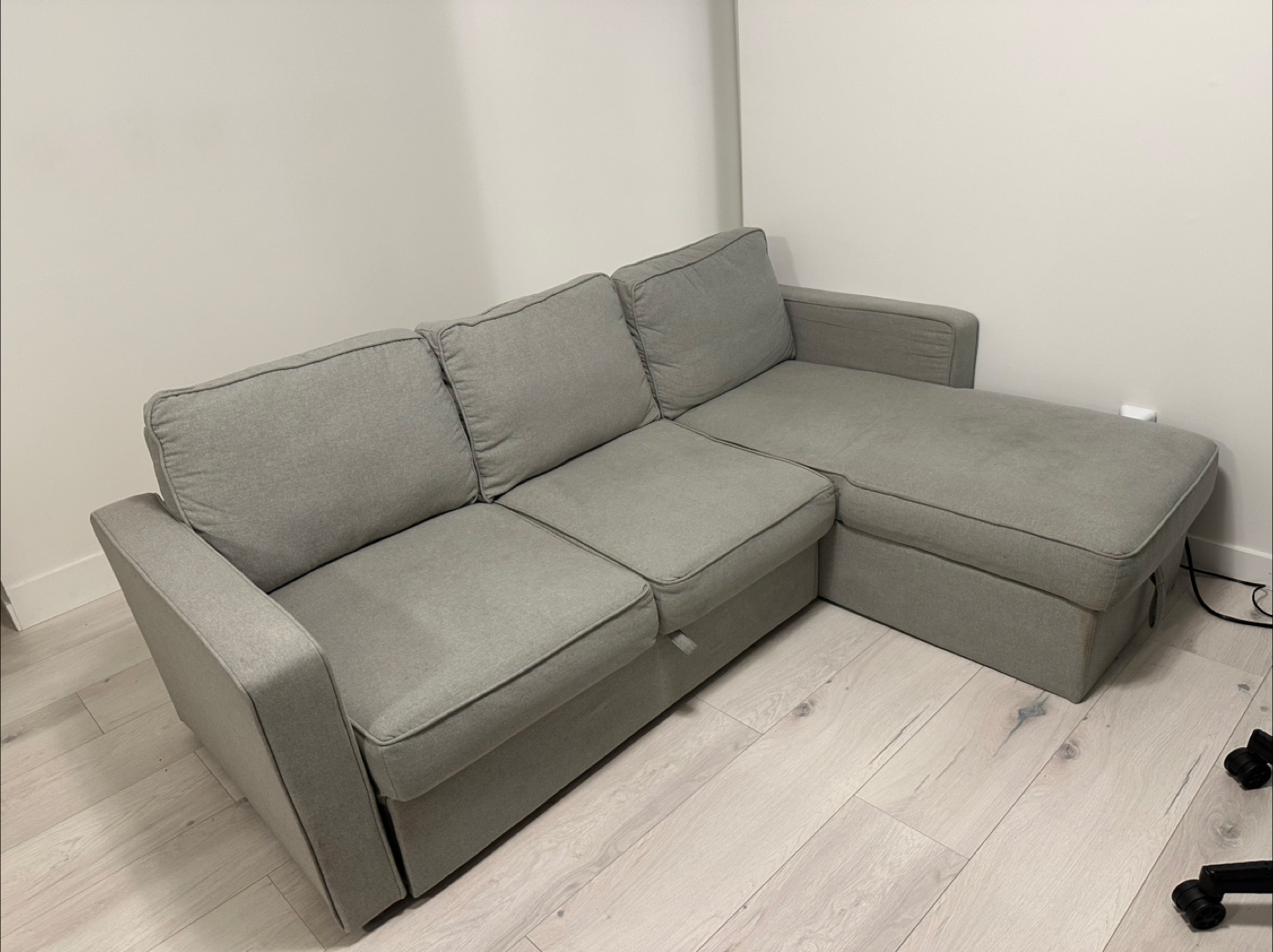 L-Shaped Sectional Sofa with Storage & Pull-Out Bed – Grey