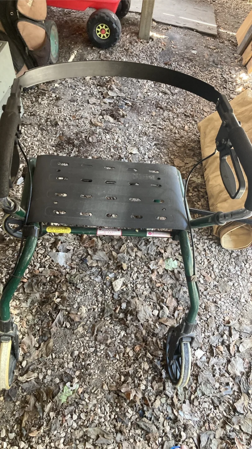 Drive Medical Rollator Walker with Seat image indicator(2)