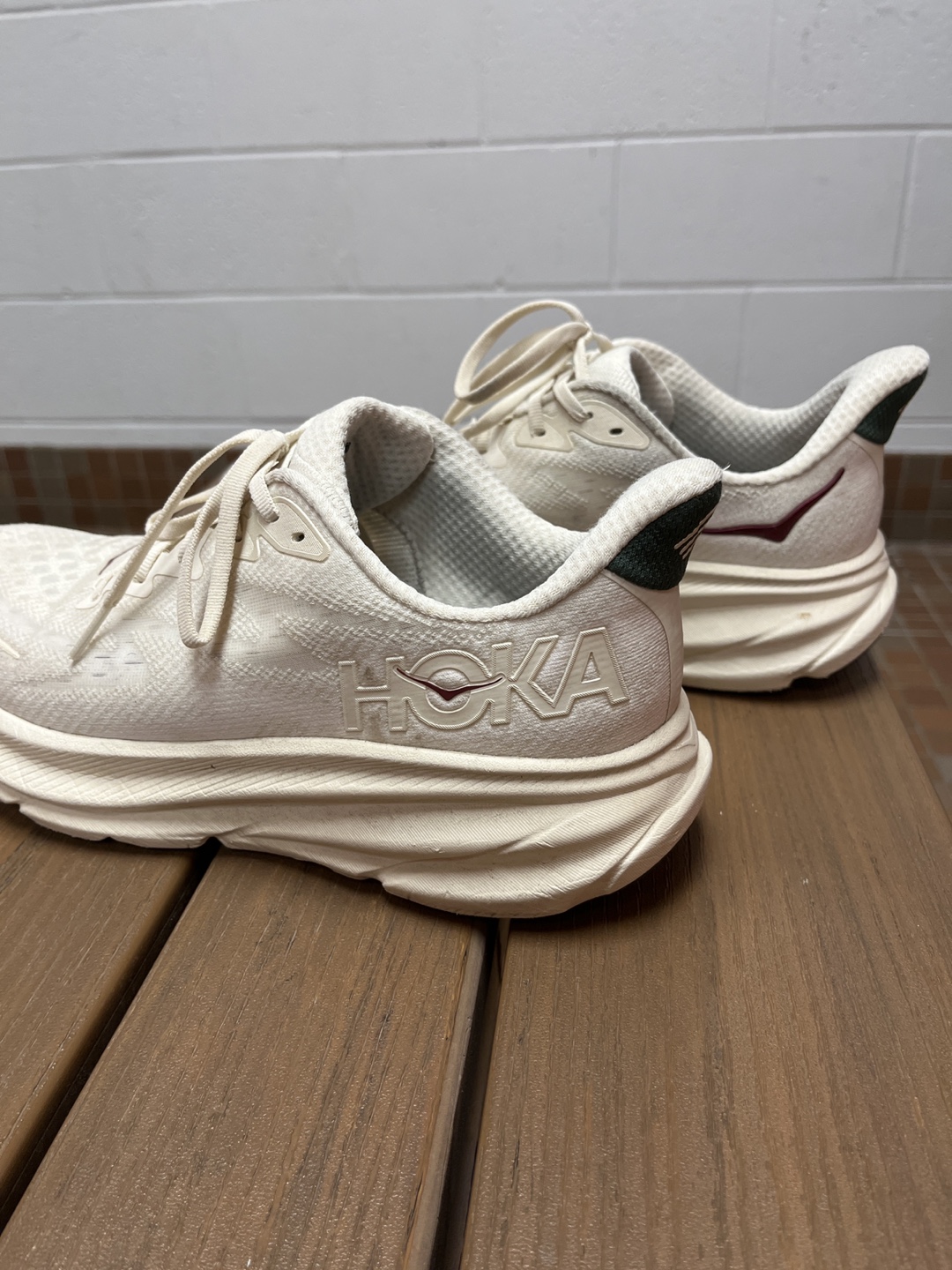 Hoka One One Clifton 9 Running Shoes - men’s size 9.5 - photo 2