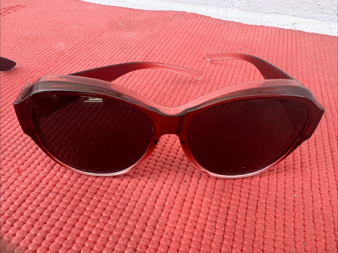 Red Oval Sunglasses - photo 2