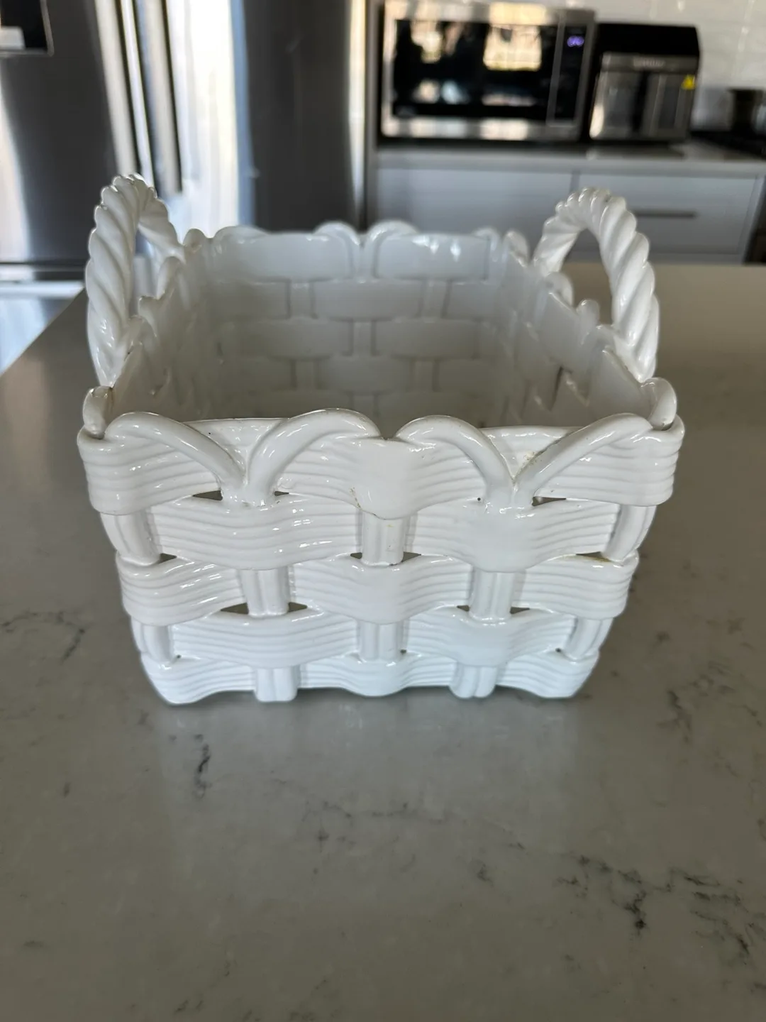 White Ceramic Woven Basket with Handles image indicator(3)