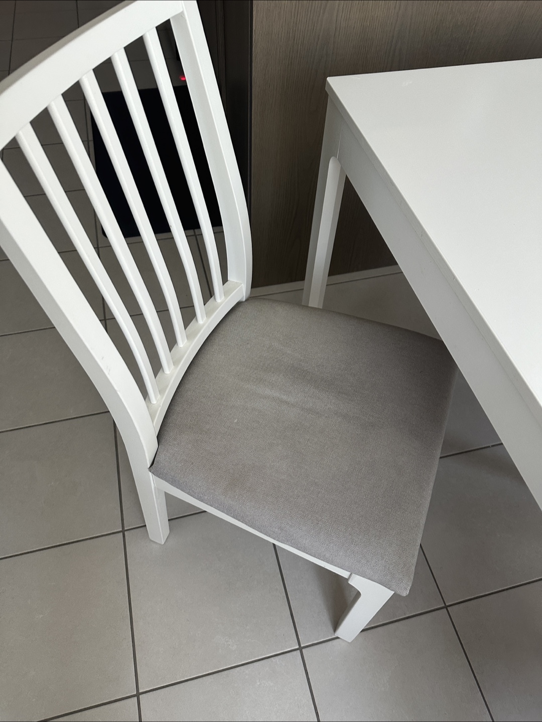 White Dining Table and Four Chairs Set - photo 4