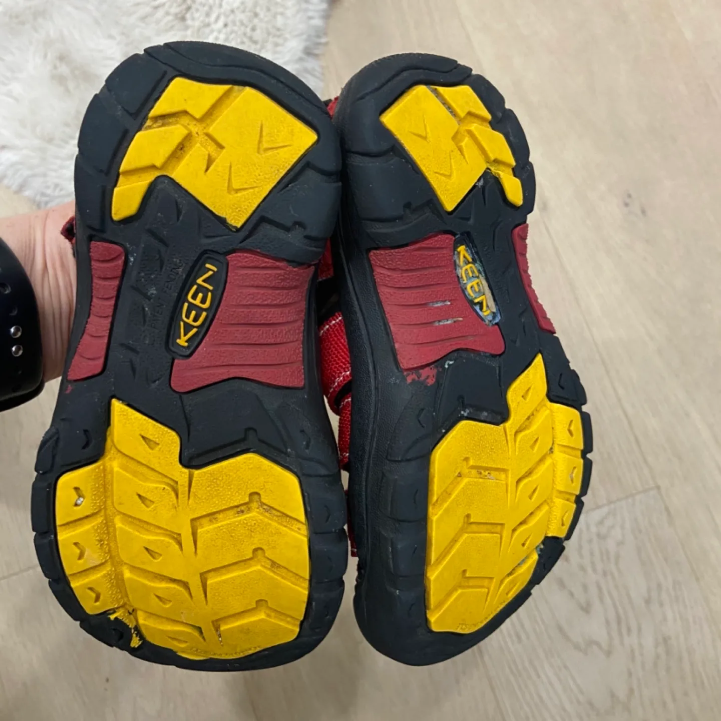 Size 13 kids Keen samdals image indicator(4)