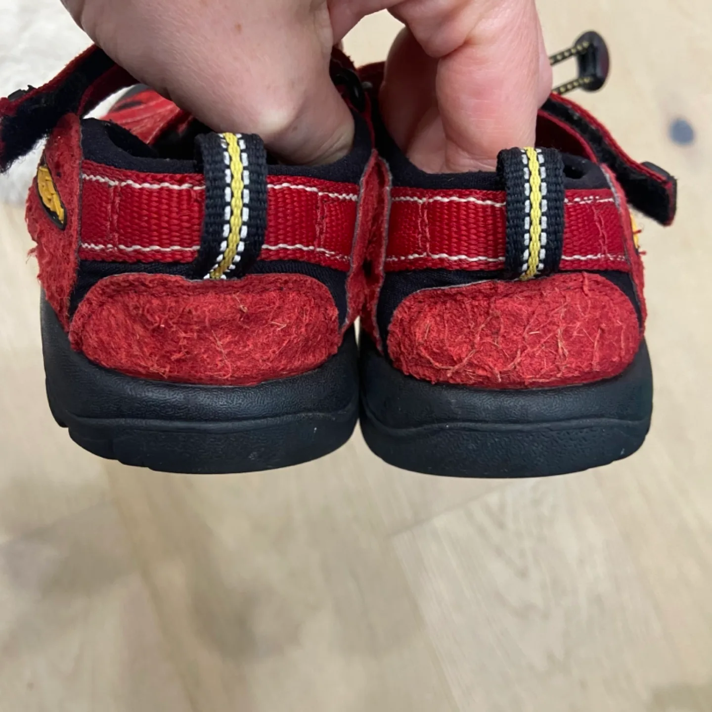 Size 13 kids Keen samdals image indicator(3)