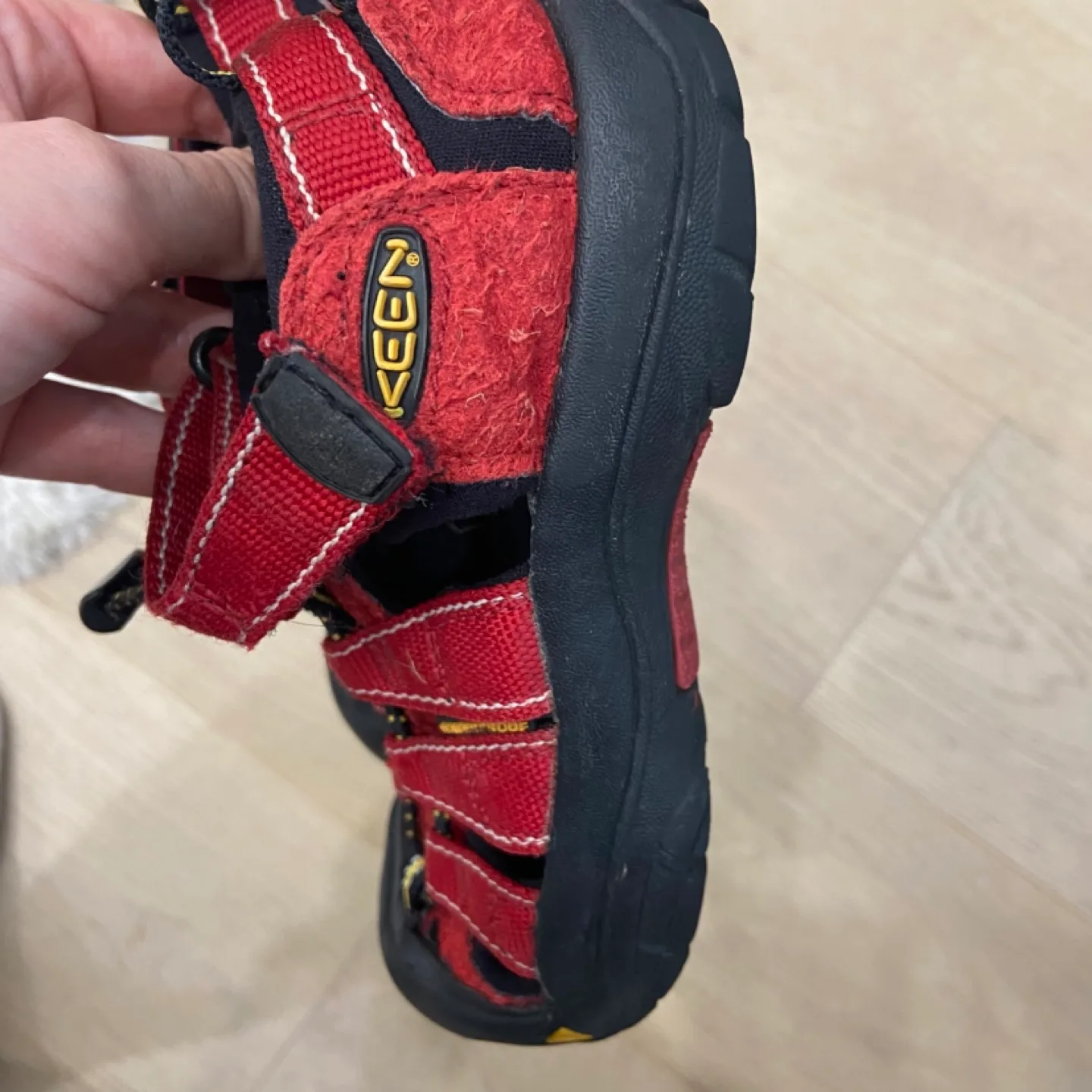 Size 13 kids Keen samdals image indicator(5)