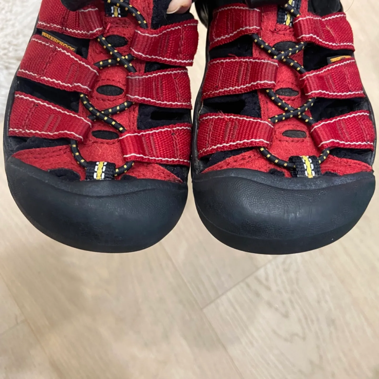 Size 13 kids Keen samdals image indicator(2)