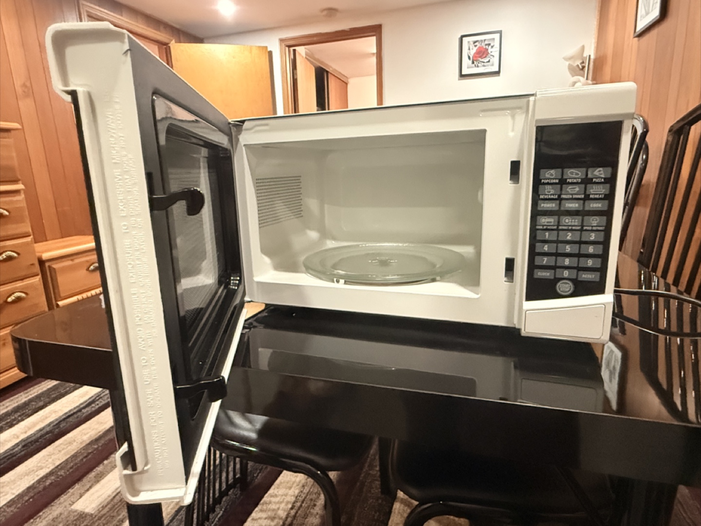 RCA 0.7 Cu. Ft. White Microwave