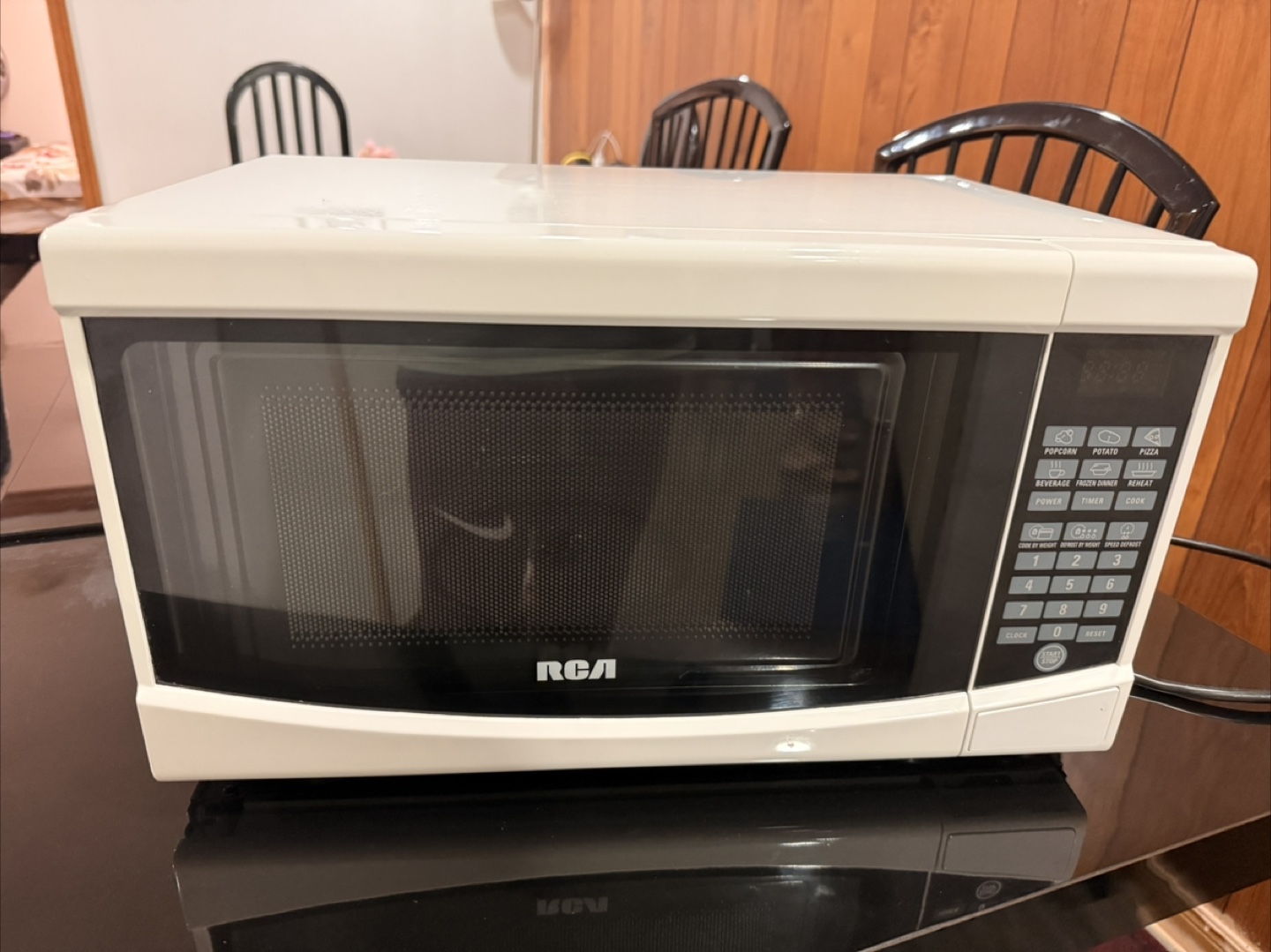RCA 0.7 Cu. Ft. White Microwave - photo 2